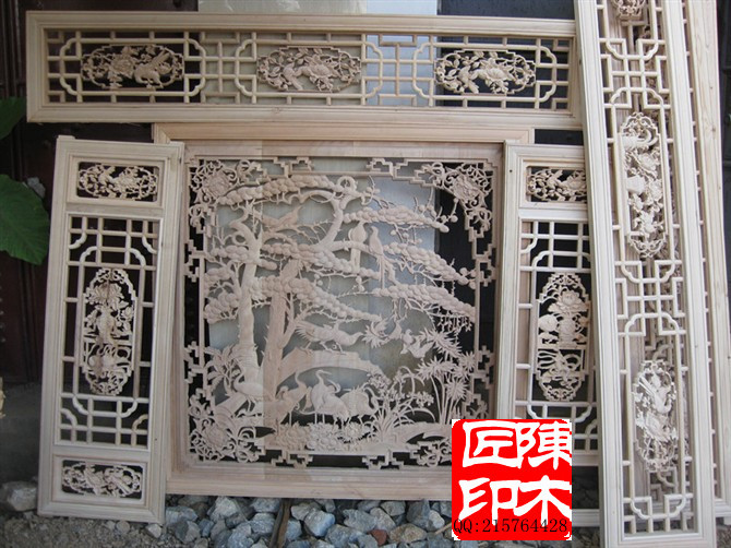 中式实木雕花门窗